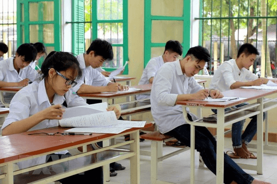 Bàn ghế học sinh: Rà soát thế nào cho đúng?