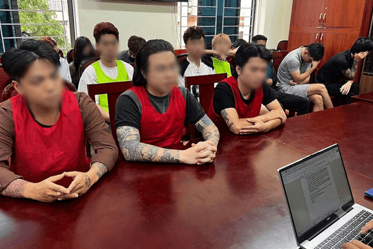 Khởi tố Phạm Tuấn - "đàn em" Khá Bảnh cùng 9 đối tượng