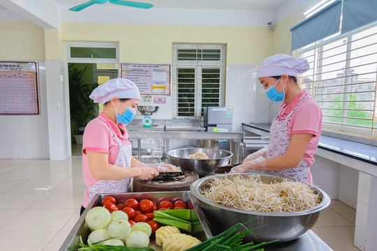 Hà Nội tăng cường bảo đảm an toàn thực phẩm trong cơ sở giáo dục