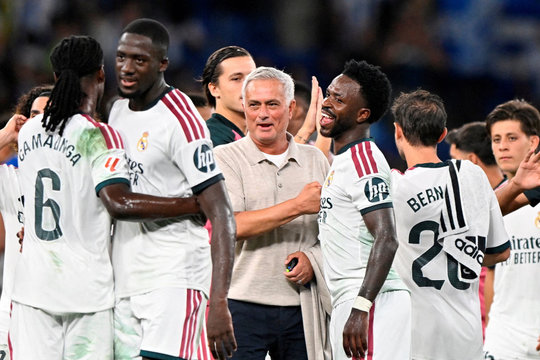 Mourinho trở lại Real Madrid bằng chiến thắng nghẹt thở trước Espanyol