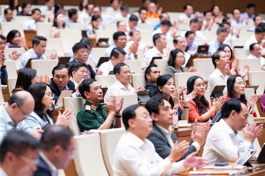 Ngày 24/8, Quốc hội thông qua 9 luật và 14 nghị quyết quan trọng