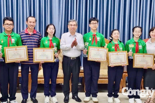 Đội “Sóng biển” đạt giải Nhì Cuộc thi “Em yêu biển, đảo quê hương”