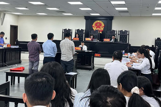 Cựu hiệu trưởng Trường Cao đẳng Du lịch Hà Nội hầu tòa vụ "ăn chặn" tiền A80