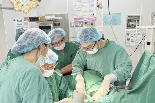 Người phụ nữ 64 tuổi tìm lại cuộc sống sau một năm chịu đựng sa sinh dục