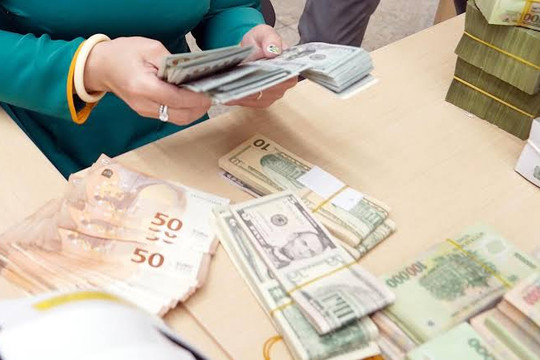 Tỷ giá ngoại tệ ngày 29/8: Thị trường trong nước duy trì ổn định, giá USD quốc tế biến động hẹp