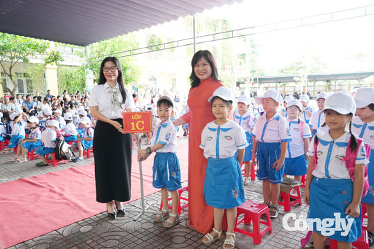 Hà Tĩnh: Hơn 67.500 học sinh lớp 1, lớp 9 và lớp 12 chính thức tựu trường