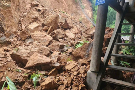 Thanh Hóa: Sạt lở đất đá nghiêm trọng tại xã Mường Mìn