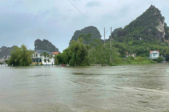 Ninh Bình: Nước lũ trên sông Hoàng Long và sông Đáy dâng cao