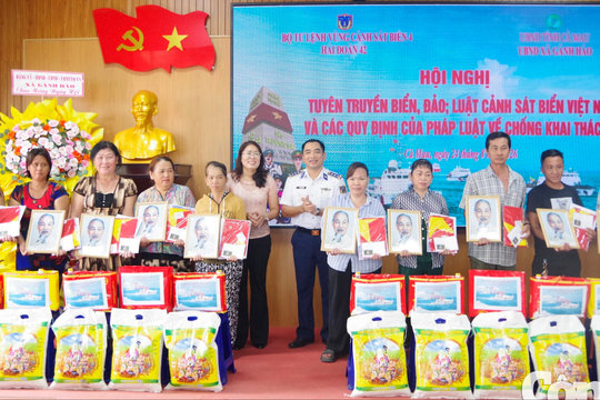 Hải đoàn 42 đồng hành cùng ngư dân Cà Mau