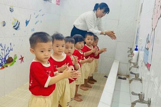 Tay chân miệng tăng mạnh: Hơn 3.000 ca mỗi tuần