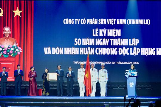 Vinamik đón nhận Huân chương Độc lập hạng Nhất