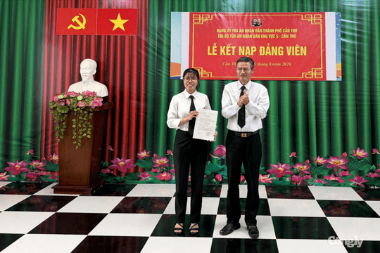 Chi bộ TAND khu vực 5 - Cần Thơ kết nạp đảng viên mới