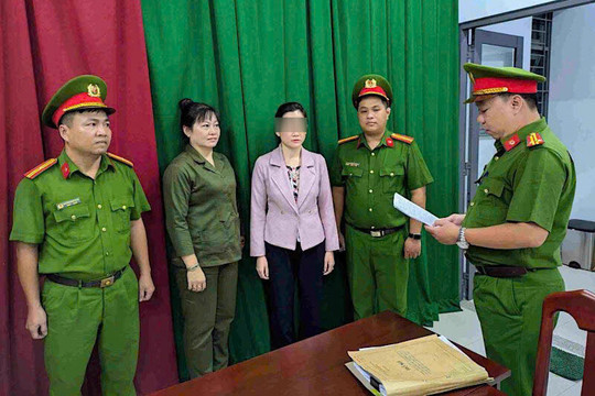 Chủ phòng khám nha khoa dùng gậy sắt khống chế khách hàng