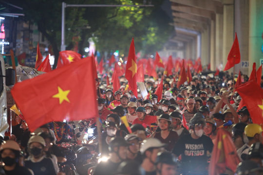 ASEAN Cup 2026: Việt Nam lên ngôi vô địch, người hâm mộ vỡ òa cảm xúc