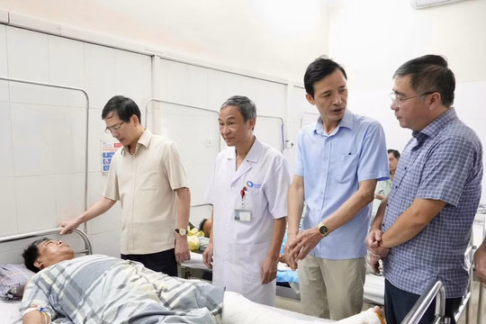 Cứu hàng xóm giữa mưa bão, người thợ mỏ bị đất đá đè