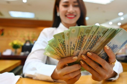 TP.HCM đề xuất tăng thu nhập thêm cho cán bộ đạt từ 70 điểm