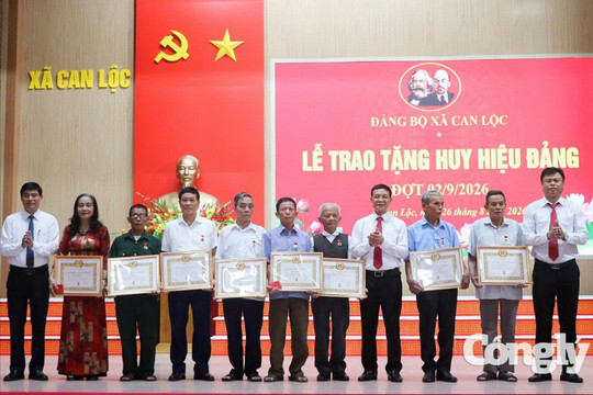 Hà Tĩnh: Tinh gọn bộ máy giáo dục và ghi nhận cống hiến của các đảng viên lão thành