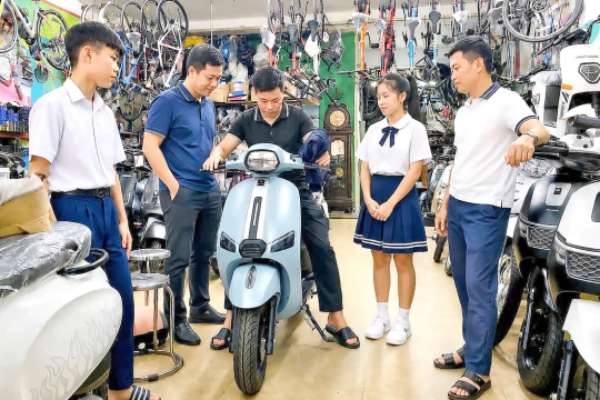 Trước khi giao xe cho con, cha mẹ cần kiểm tra điều gì?