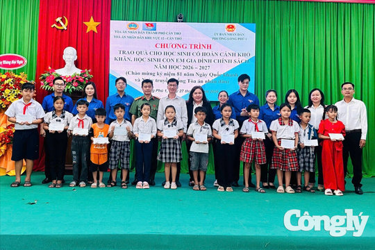 TAND TP Cần Thơ trao 50 suất quà cho học sinh nghèo vượt khó