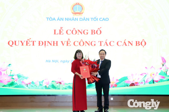 Trao Quyết định bổ nhiệm Phó Vụ trưởng Vụ Pháp chế và Quản lý khoa học TANDTC