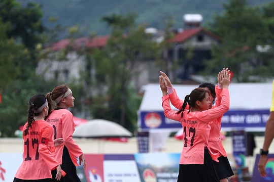 Tuyên Quang: Lâm Bình thắng đậm Ea Păl, thẳng tiến bán kết VTV Cup