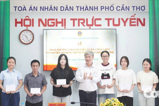 TAND TP Cần Thơ gặp mặt, khen thưởng các cháu trúng tuyển đại học 2026