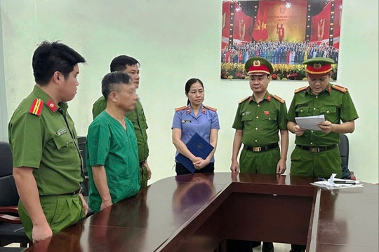 Khởi tố một Giám đốc bệnh viện về hành vi giả mạo trong công tác