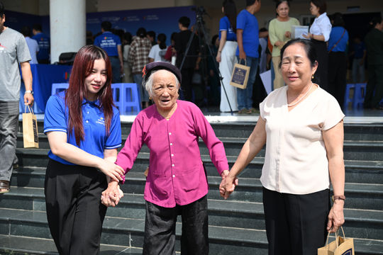 Long Châu đến Côn Đảo: Nối mạch tri ân, chăm sóc sức khỏe nơi đảo xa