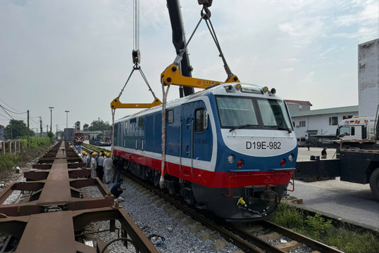 Hình ảnh Đường sắt Việt Nam tiếp nhận lô đầu máy mới đạt tốc độ lớn nhất 120km/giờ