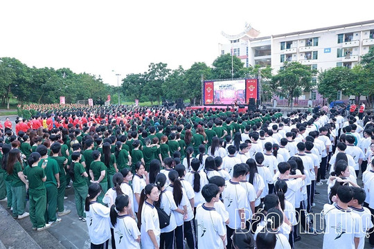 3.500 người dân Phú Thọ hòa nhịp “10 tỷ bước xanh”, cùng cả nước lập Kỷ lục Guinness thế giới