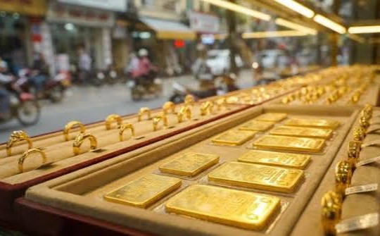Giá vàng trưa 30/8: Vàng miếng và vàng nhẫn tiếp tục ổn định