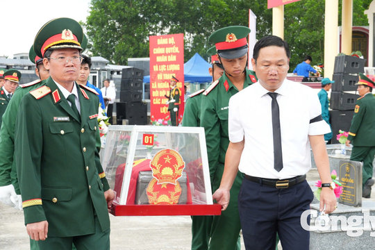 Truy điệu, an táng 5 hài cốt liệt sĩ ở Quảng Ngãi