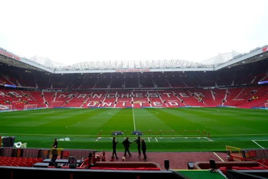 Man Utd chi lớn trên thị trường chuyển nhượng nhưng vẫn chưa giải được “bài toán mái dột” ở Old Trafford