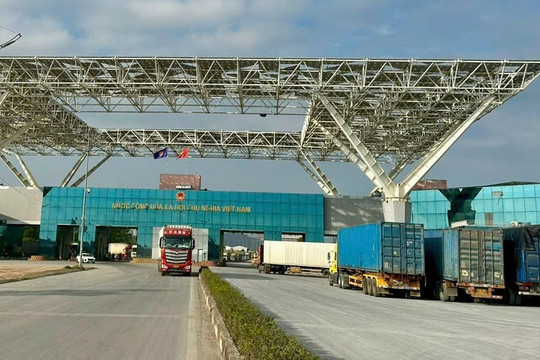 Quảng Ninh thu phí 0 đồng "hút" hàng qua cửa khẩu