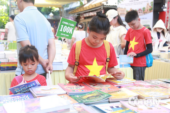 Phố Sách Hà Nội rộn ràng sắc màu tại Hội sách Mùa Thu Độc lập