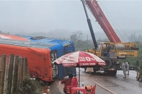 Thêm 3 nạn nhân tử vong trong vụ lật xe khách ở Gia Lai