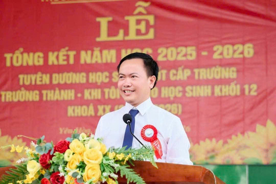 Thầy giáo Hoàng Quốc Quyết làm Hiệu trưởng Trường THPT Hồng Lĩnh