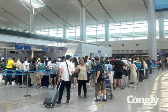 Gần 120.000 khách qua sân bay Tân Sơn Nhất ngày cuối kỳ nghỉ lễ