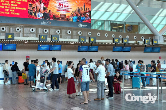 Sân bay Tân Sơn Nhất đón gần 120.000 khách trong ngày cuối nghỉ lễ