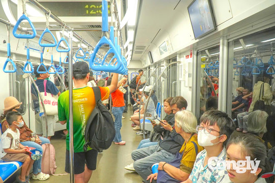 Metro TP.HCM nhộn nhịp ngày Quốc khánh 2/9