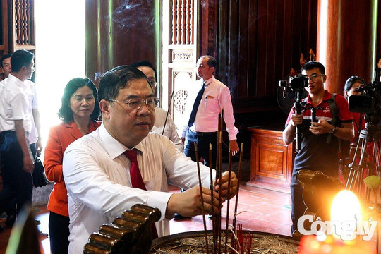 Trang trọng lễ giỗ Chủ tịch Hồ Chí Minh lần thứ 57 tại Nghệ An
