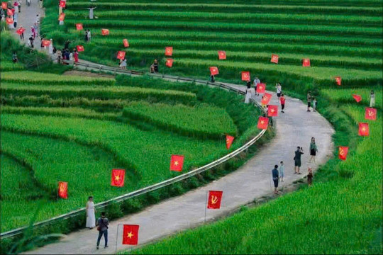 Rực rỡ những “Đường cờ Tổ quốc” khắp vùng biên