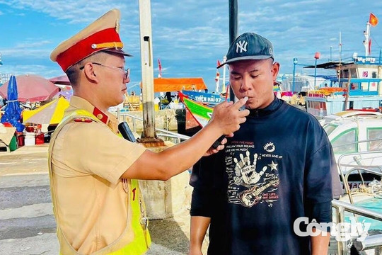 Tăng cường tuần tra, xử lý vi phạm, bảo đảm an toàn giao thông dịp lễ