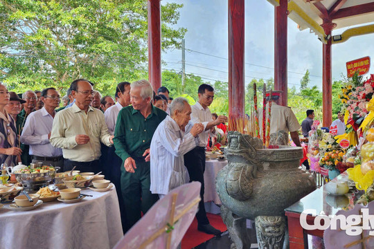 Châu Thới một lòng hướng về Bác