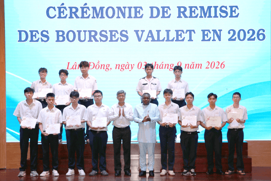 Trao 155 suất học bổng cho học sinh, sinh viên
