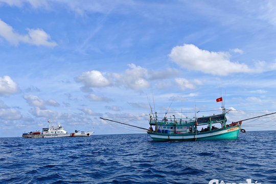 Bám biển, chung sức gỡ “thẻ vàng” IUU
