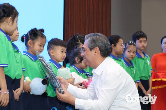 TP.HCM khai giảng hai lớp học "đặc biệt”
