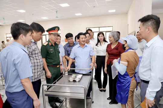 Bí thư Tỉnh ủy Tuyên Quang: Không để thiếu điều kiện chăm sóc học sinh nội trú