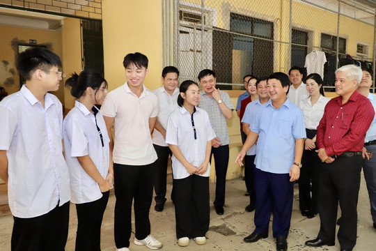 Bí thư Tỉnh ủy Tuyên Quang: Không để thiếu điều kiện chăm sóc học sinh nội trú