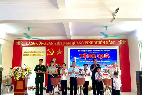 Ấm áp trước ngày khai giảng ở xã đảo Vĩnh Thực